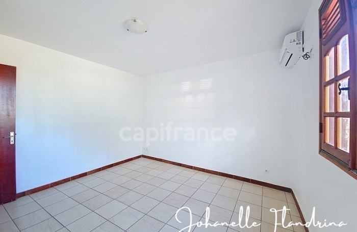 Location Bureaux 152m&sup2; 5 pièces Capesterre Belle Eau