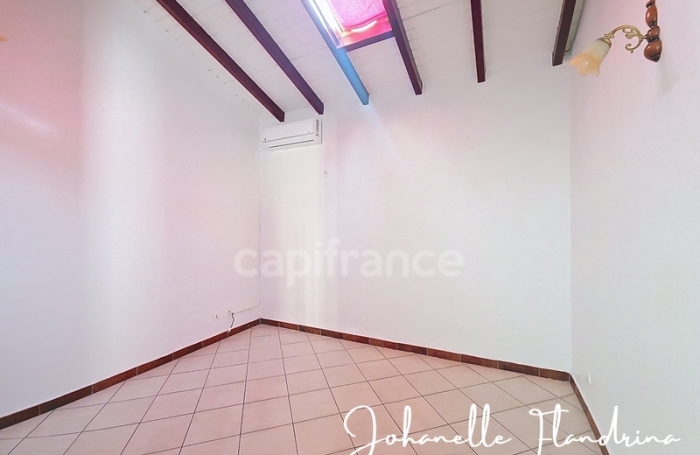 Location Bureaux 152m&sup2; 5 pièces Capesterre Belle Eau