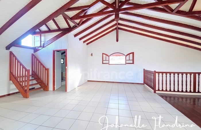 Location Bureaux 152m&sup2; 5 pièces Capesterre Belle Eau