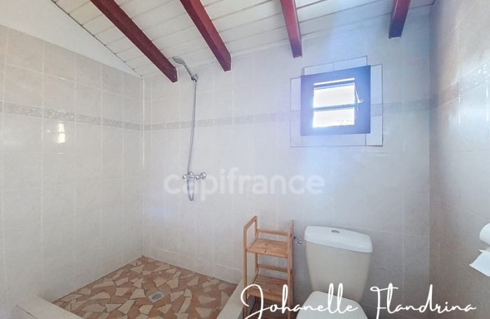 Location Bureaux 152m&sup2; 5 pièces Capesterre Belle Eau