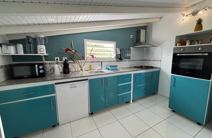 &Agrave; louer   F3 haut de villa meubl&eacute;   1 200 &euro; charges comprises