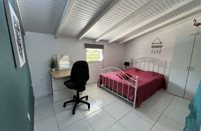 &Agrave; louer   F3 haut de villa meubl&eacute;   1 200 &euro; charges comprises