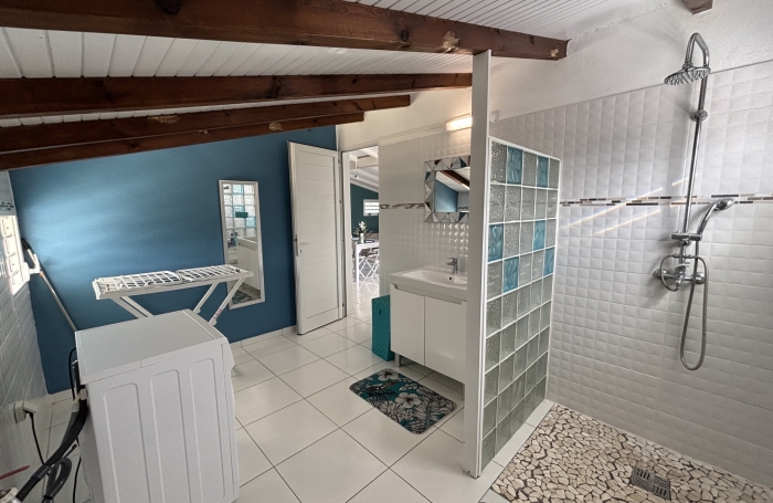 &Agrave; louer   F3 haut de villa meubl&eacute;   1 200 &euro; charges comprises