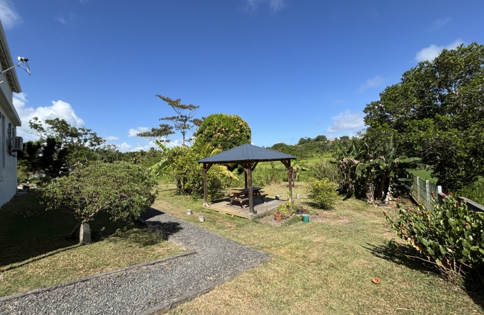 &Agrave; louer   F3 haut de villa meubl&eacute;   1 200 &euro; charges comprises