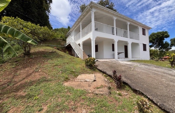 Deux pi&egrave;ces &agrave; louer aux Abyme - LONGFORT IMMOBILIER