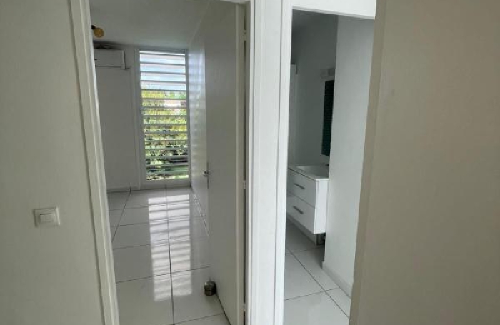 Vente Appartement 57m&sup2; 3 pièces Les Abymes