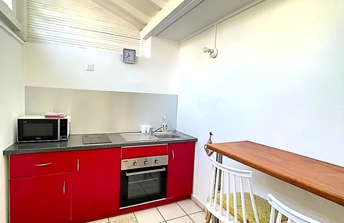 Appart T3 duplex meubl&eacute; centre Basse-Terre eau/&eacute;lect inclus