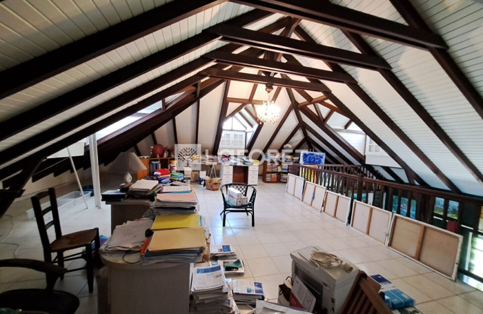 Vente Maison 197.15m&sup2; 6 pi&egrave;ces Saint Claude