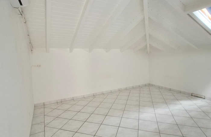 Location Appartement 82.3m&sup2; 2 pièces Bouillante