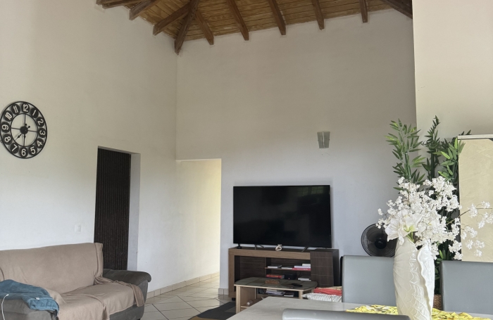 Villa T4 Moderne : Vue Mer et S&eacute;r&eacute;nit&eacute; &agrave; Pointe-Noire &agrave; 267 500 EUR