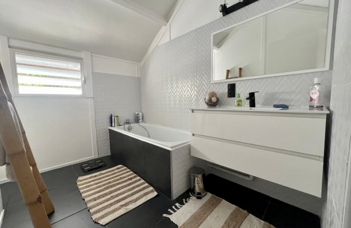 MAISON -109 M2 - 4 Pieces -Sainte Rose -