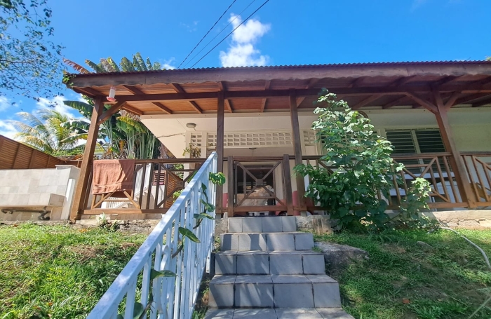 VILLA F5 MEUBLE AVEC PISCINE ET VUE MER