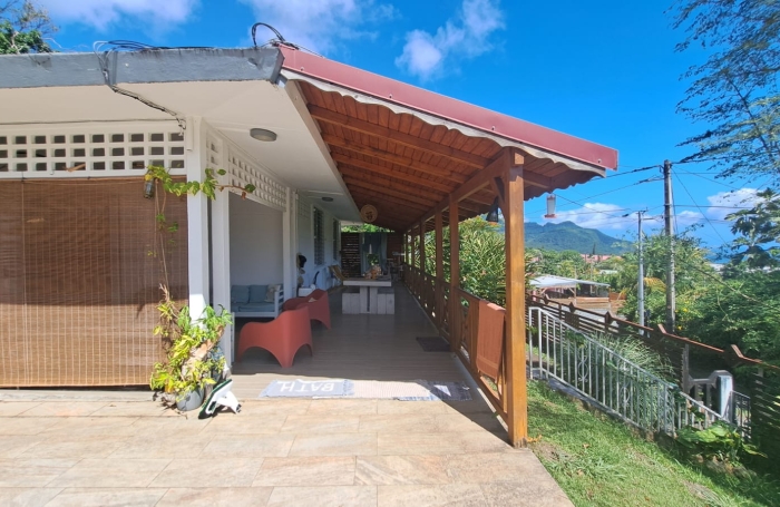 VILLA F5 MEUBLE AVEC PISCINE ET VUE MER
