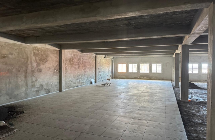 Local commercial brut de 350 m2   3e &eacute;tage   avec ascenceur