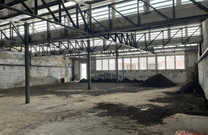 Local commercial brut de 350 m2   3e &eacute;tage   avec ascenceur
