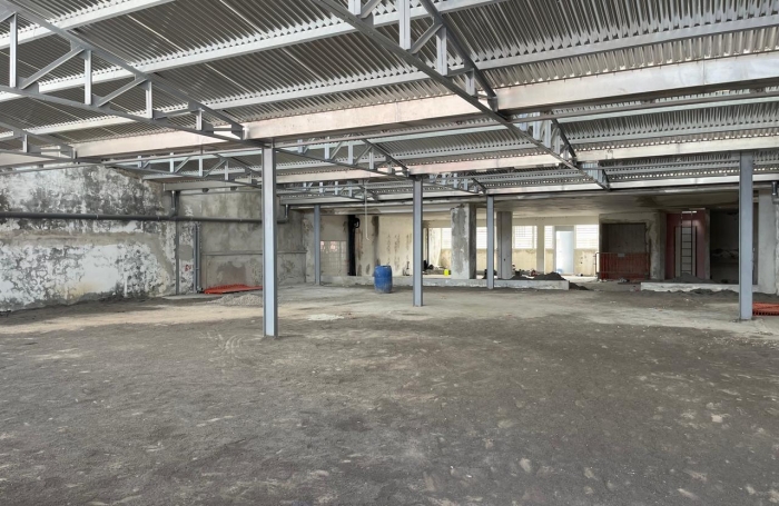 Local commercial brut de 350 m2   3e &eacute;tage   avec ascenceur