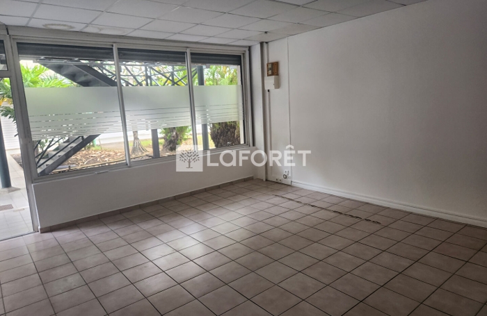 Location Local commercial 42.92m&sup2; Baie Mahault