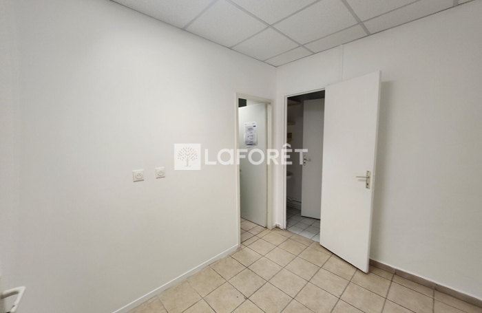 Location Local commercial 42.92m&sup2; Baie Mahault