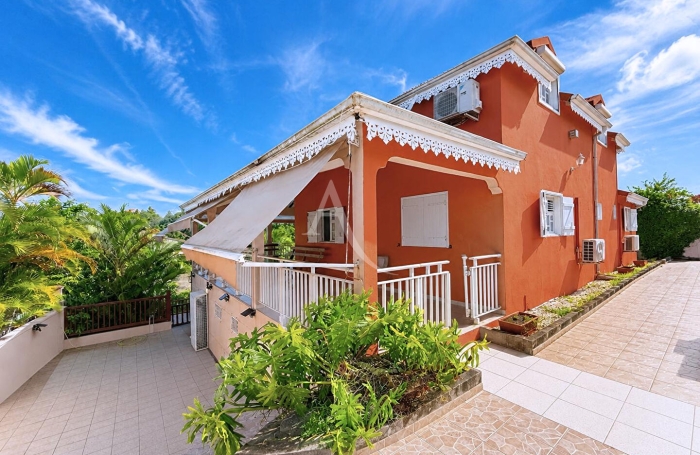 Vente Maison 198.8m&sup2; 7 pi&egrave;ces Sainte Anne