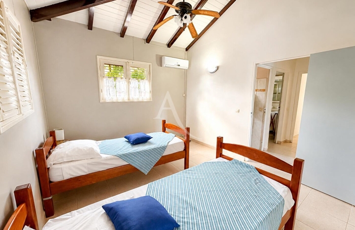 Vente Maison 198.8m&sup2; 7 pi&egrave;ces Sainte Anne