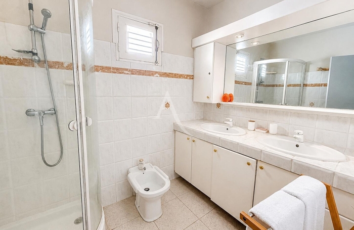 Vente Maison 198.8m&sup2; 7 pi&egrave;ces Sainte Anne