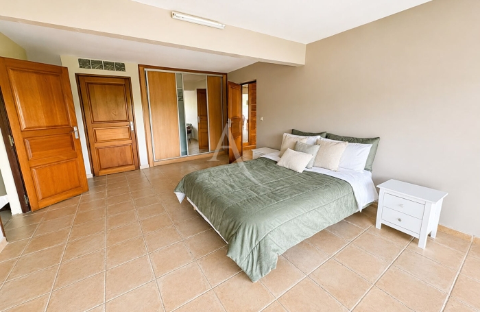 Vente Maison 198.8m&sup2; 7 pi&egrave;ces Sainte Anne