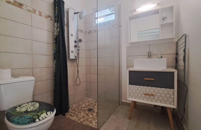 STUDIO meubl&eacute; en rez-de-jardin