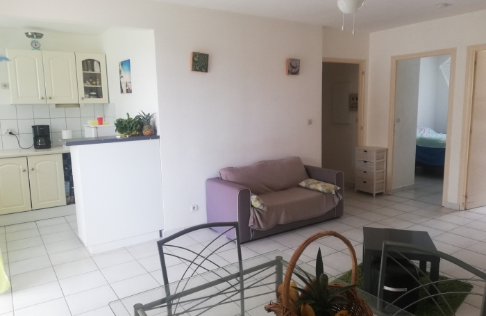 SAINT-CLAUDE - Appartement Type T3  Meubl&eacute; -Terrasse -Piscine collective