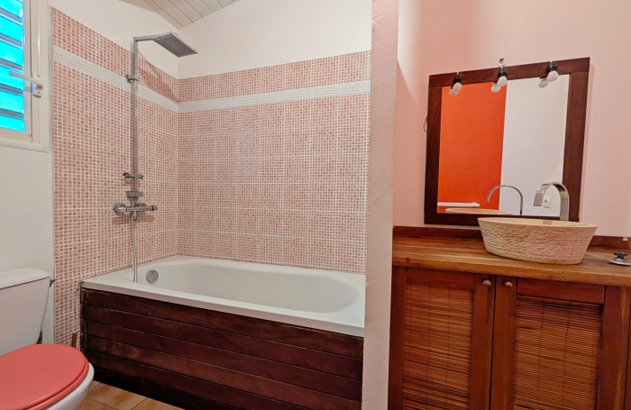 Maison de charme avec piscine et vaste espace ext&eacute;rieur