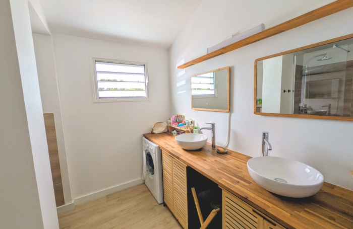 EXCLUSIVIT&Eacute;   VILLA CREOLE 3 CHAMBRES AVEC JACUZZI - LE MOULE