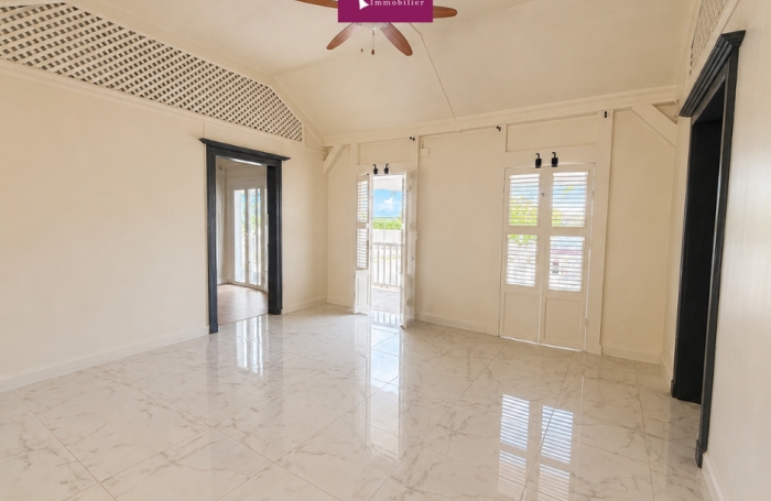 &Agrave; louer - Maison de caract&egrave;re d'environ 110 m2   Id&eacute;ale pour activit&eacute; professionnelle ou lib&eacute;rale   Le Moule (