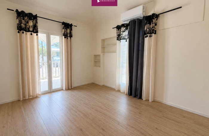&Agrave; louer - Maison de caract&egrave;re d'environ 110 m2   Id&eacute;ale pour activit&eacute; professionnelle ou lib&eacute;rale   Le Moule (