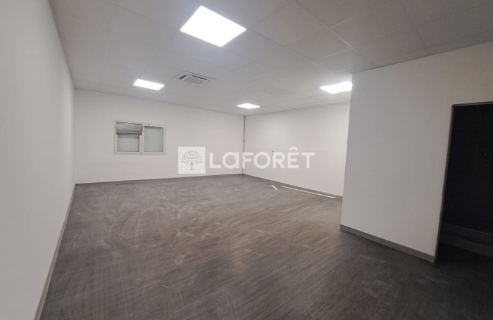 Location Divers 600m&sup2; Les Abymes