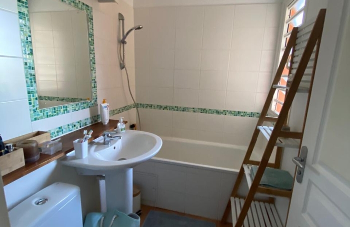 Location F3 meubl&eacute; avec 2 salles de bains