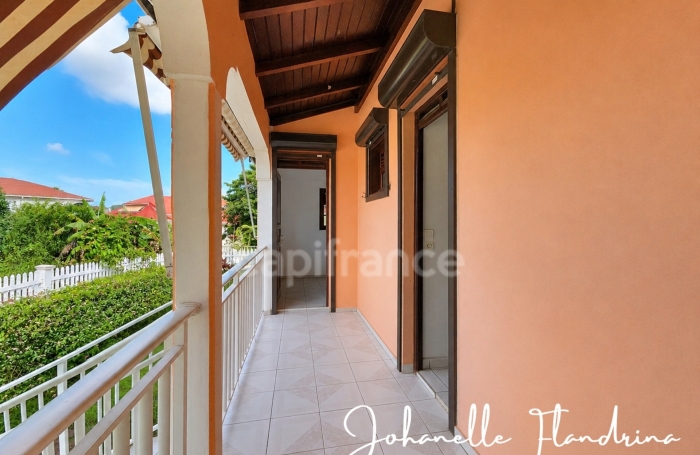 Vente Local commercial 230m&sup2; 9 pièces Les Abymes