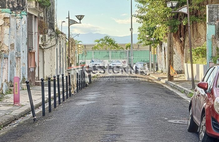 Vente Local commercial 132.29m&sup2; 9 pi&egrave;ces Pointe-&agrave;-Pitre