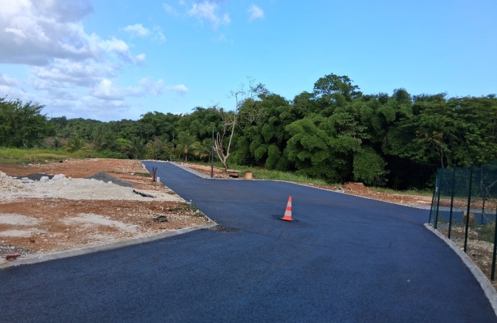 - BAIE-MAHAULT   lotissement r&eacute;sidentiel de 12 parcelles, &laquo; Les Jardins de Tivoli &raquo;,