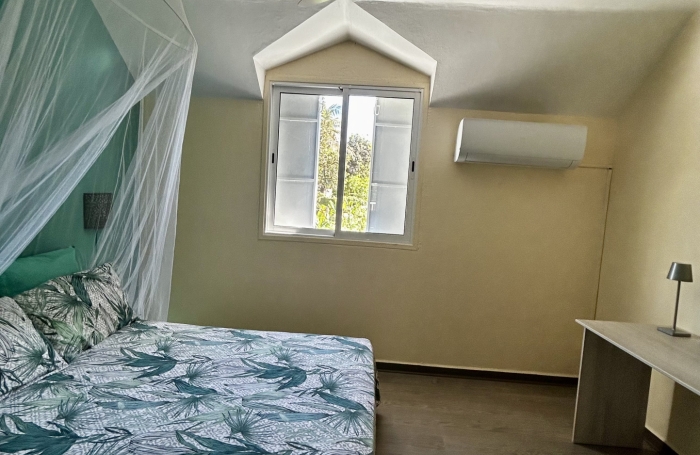 Immeuble de rapport au Gosier P&eacute;rinet   3 duplex lou&eacute;s   Terrain 2020 m2   Rentabilit&eacute; attractive