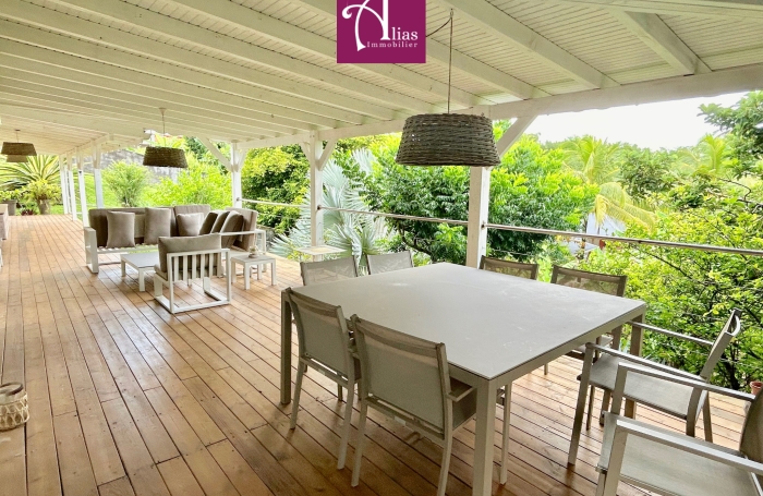 Bas de Villa  F3 meubl&eacute; de 110 m2   eau/edf inclus - Calvaire BAIE-MAHAULT