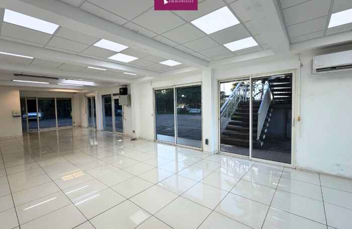 &Agrave; louer - Local commercial rez-de-chauss&eacute;e de 74 m2   Grand Camp Rocade