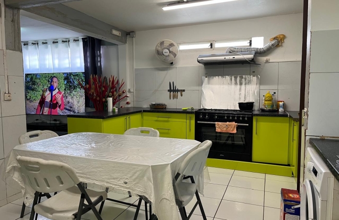 BASSE-TERRE - Maison familiale T 5 avec studio ind&eacute;pendant