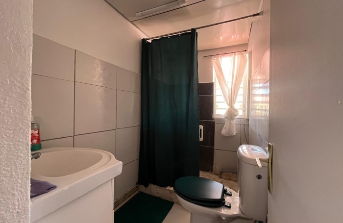 BASSE-TERRE - Maison familiale T 5 avec studio ind&eacute;pendant