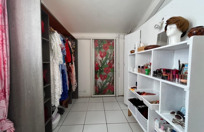 BASSE-TERRE - Maison familiale T 5 avec studio ind&eacute;pendant