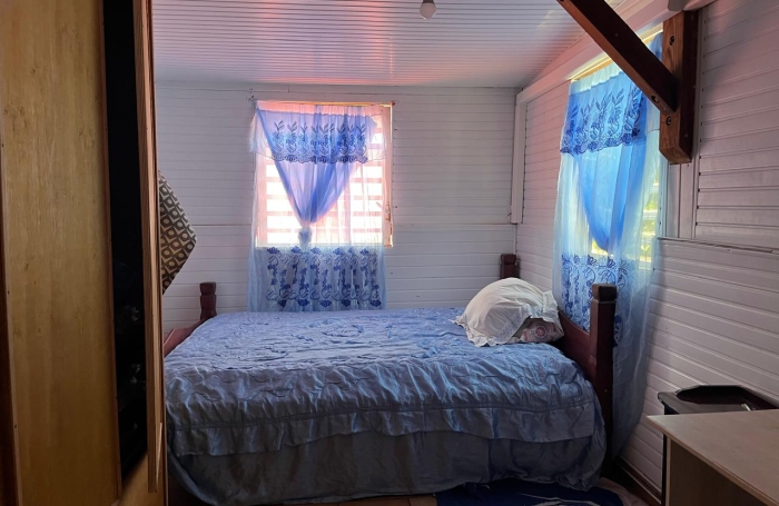 BASSE-TERRE - Maison familiale T 5 avec studio ind&eacute;pendant