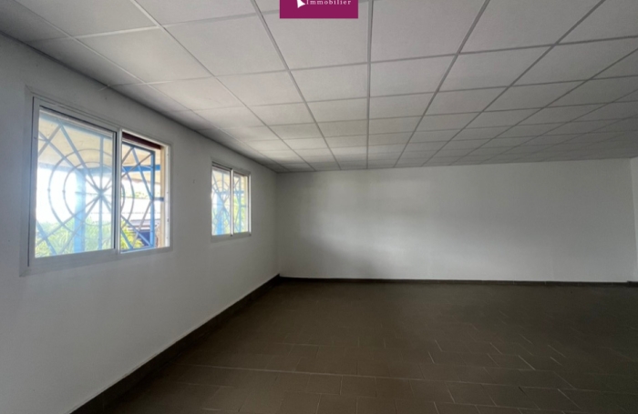 &Agrave; louer - Local professionnel 75m2 - Etage - Grand-camp - Les Abymes