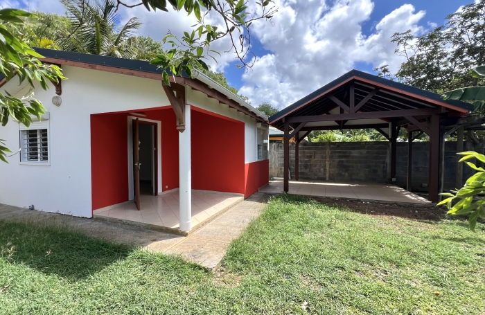 PETITE MAISON T2 AVEC JARDIN ET CARBET A GOSIER