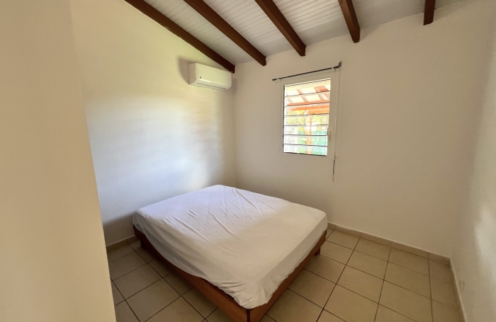 PETITE MAISON T2 AVEC JARDIN ET CARBET A GOSIER