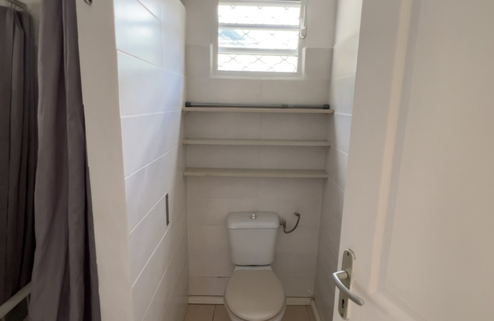 PETITE MAISON T2 AVEC JARDIN ET CARBET A GOSIER