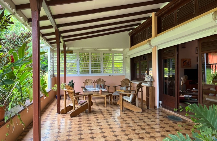 GOURBEYRE, villa T5 avec terrasse , double garage sur un grand terrain