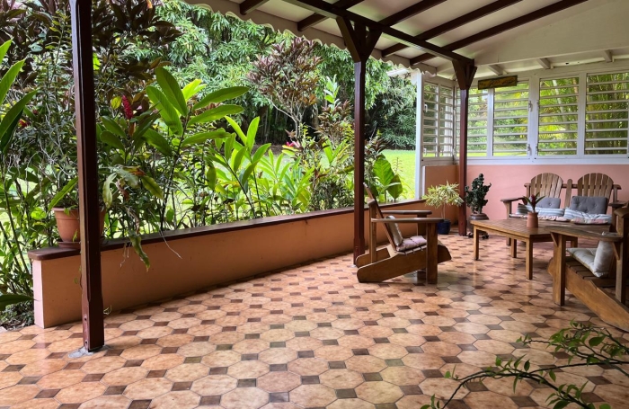 GOURBEYRE, villa T5 avec terrasse , double garage sur un grand terrain